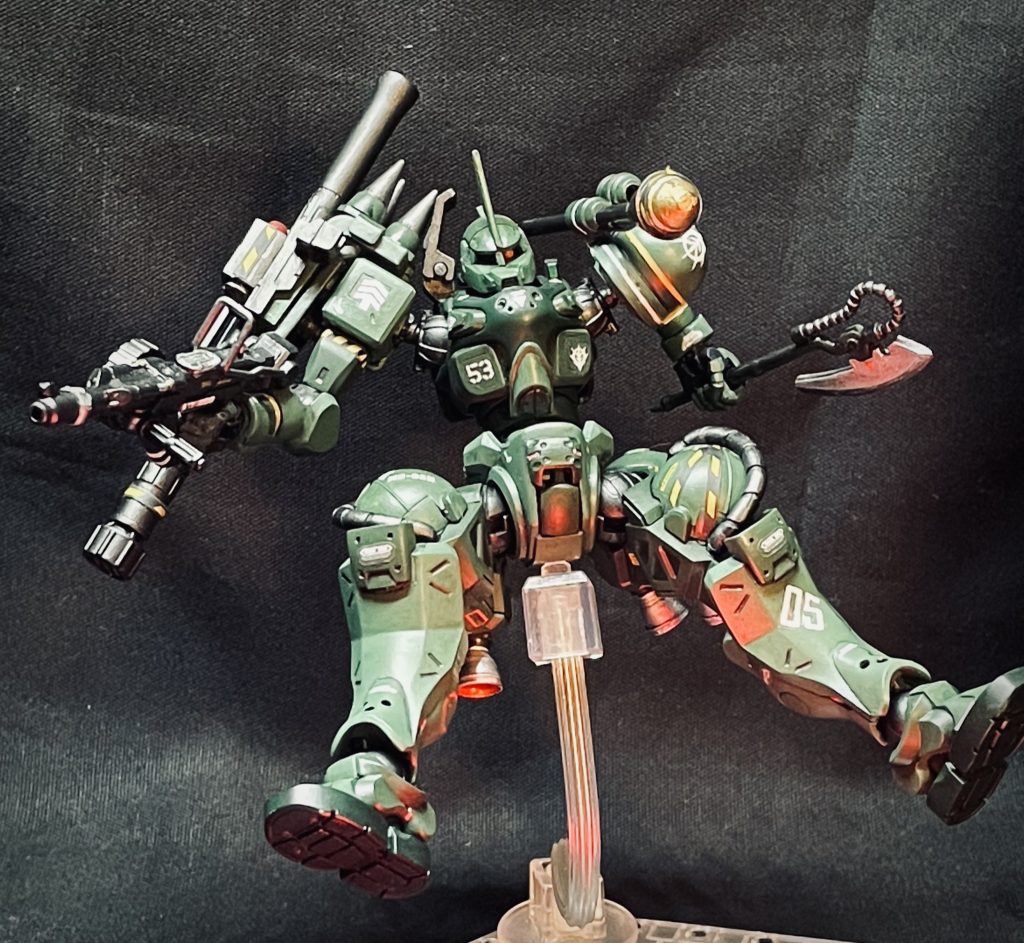 シュツルムファウストは手持ちも可能だが、肩部パーツから射出も可能