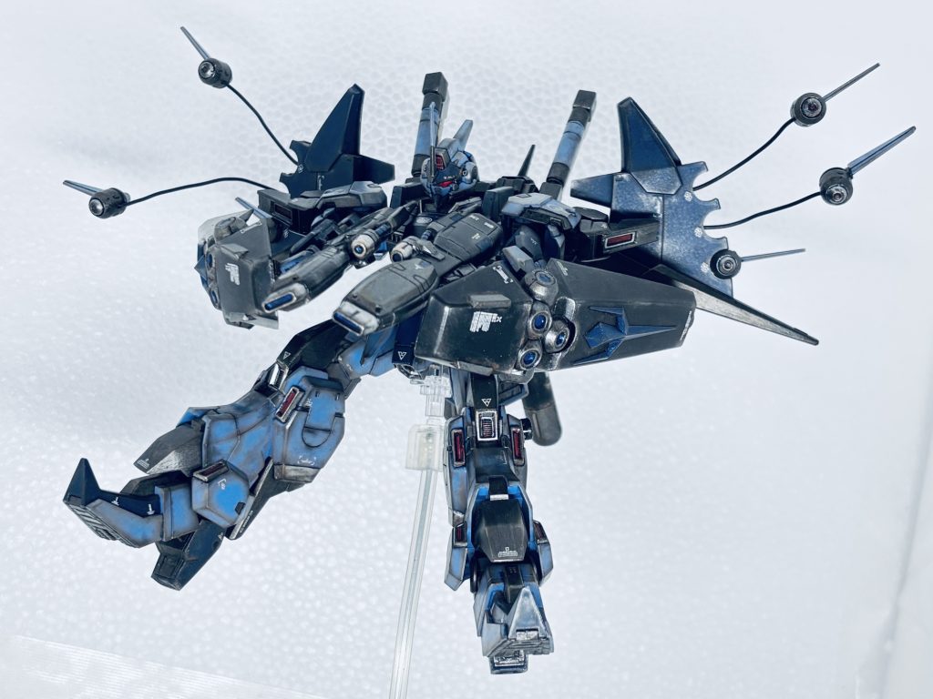 ハイパーナックルバスター*2、拡散メガ粒子砲*2、インコム攻撃。ナックルバスターとシールドを持たせると、腕のボールジョイント保持能力が厳しくて少し垂れてきます。強化しないと・・・