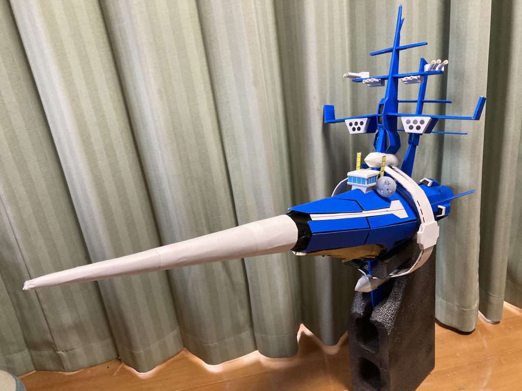 全長85cm高さ(台座込み)80cm制作期間1ヶ月半制作費約3000円一応ガンプラと言うことに笑サイズ見たさに作ってみたけどめっちゃデカくなった笑これ、ミキシングやプラ版で作れるものかな_(:3 」∠)