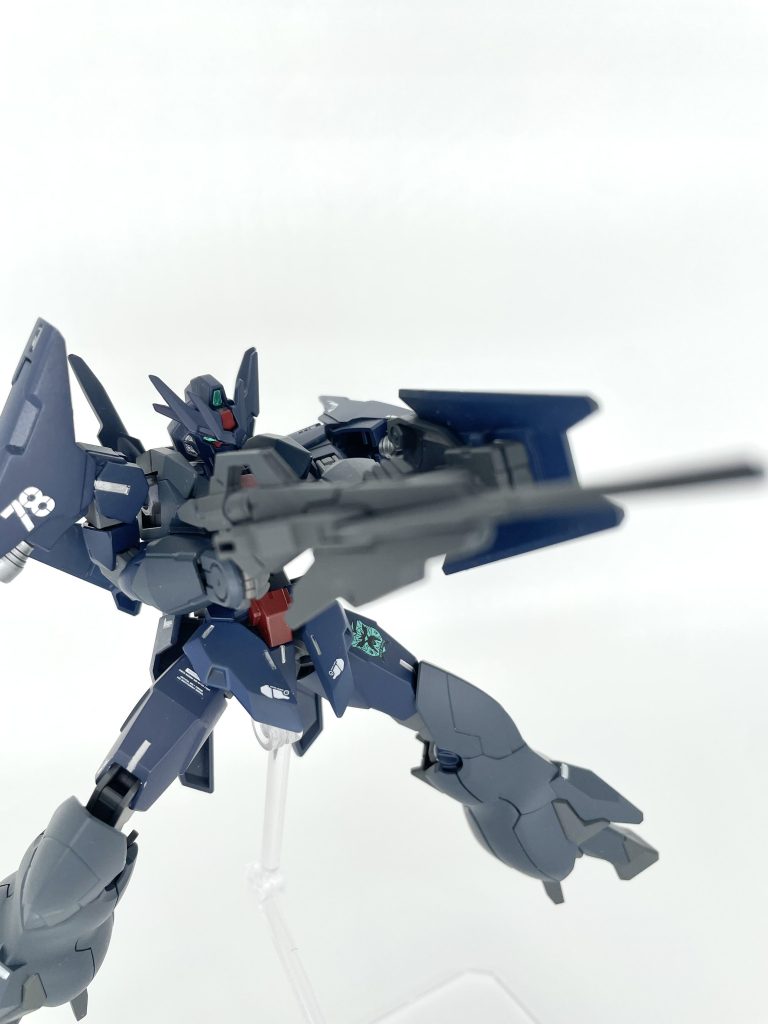 アースリィガンダムALSALSコアガンダムが同時進行で開発が進められていた「エルドラアーマー」をドッキングした形態。原型のアースリィガンダム同様、優れた汎用性を誇る。  