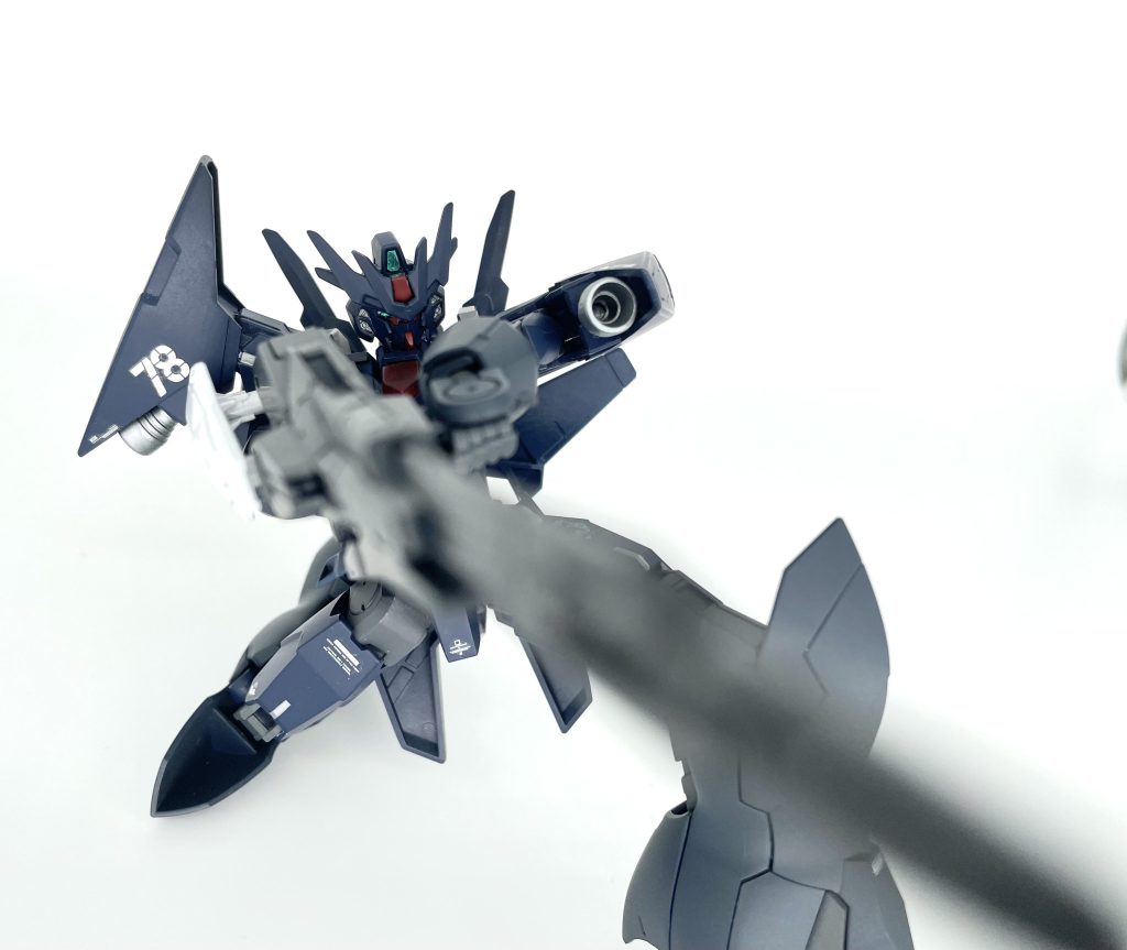 ビームシュートライフルU7改オプションパーツとして開発されていた、狙撃用の武装。威力と取り回しを重視した結果、銃身の耐久性が犠牲となり、最高出力で三発が限界となってしまった。が、元より高かった威力と貫通力が格段に上昇した為、不意の攻撃であれば充分な性能だと評価され採用された。