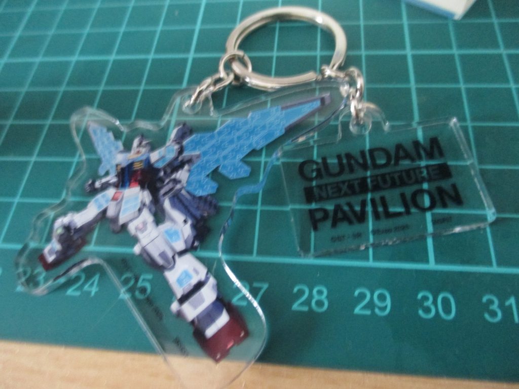 修学旅行で大阪万博に行ったのでおみあげでキーホルダーを買いました。大阪万博結構混んでて当日にパビリオン予約しようとしたのですができませんでした。