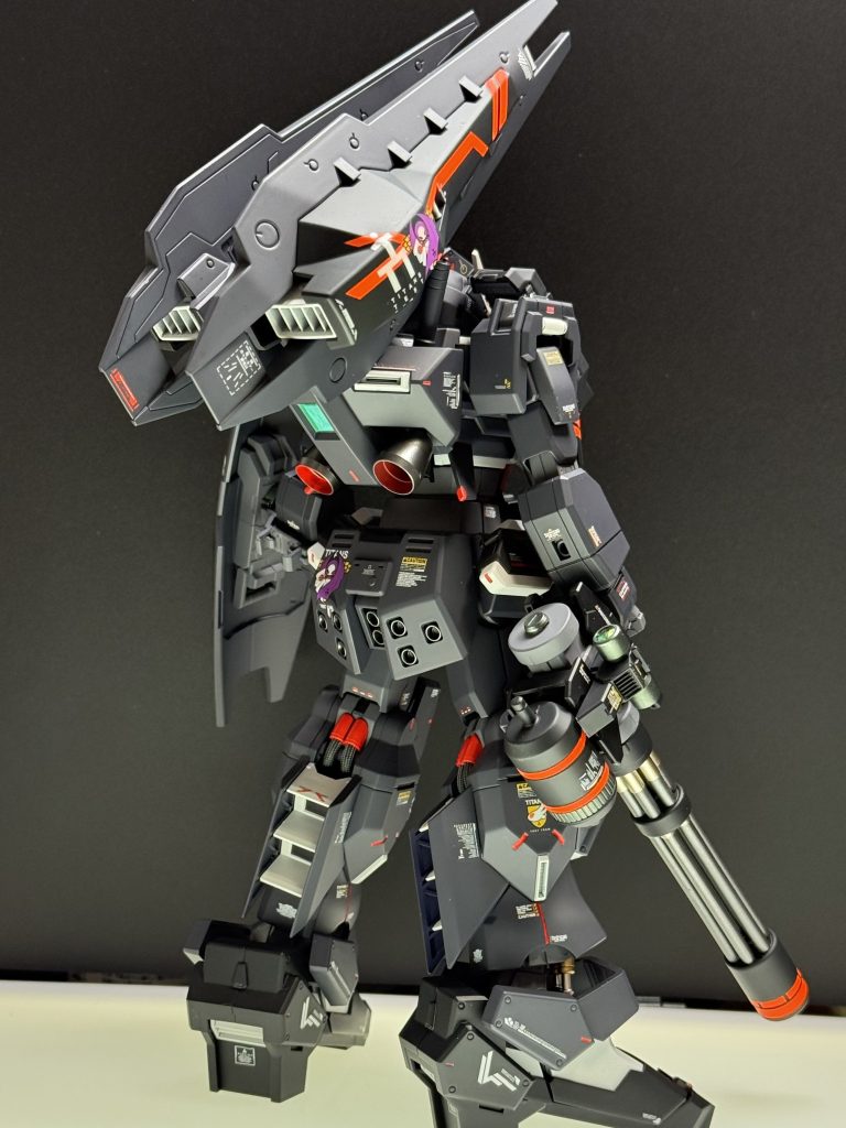 バックショットジャイアントガトリングの存在感も相まって、半端ない情報量