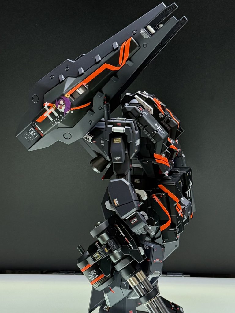 こちらのシールドブースターもデカールワーク頑張ってます。