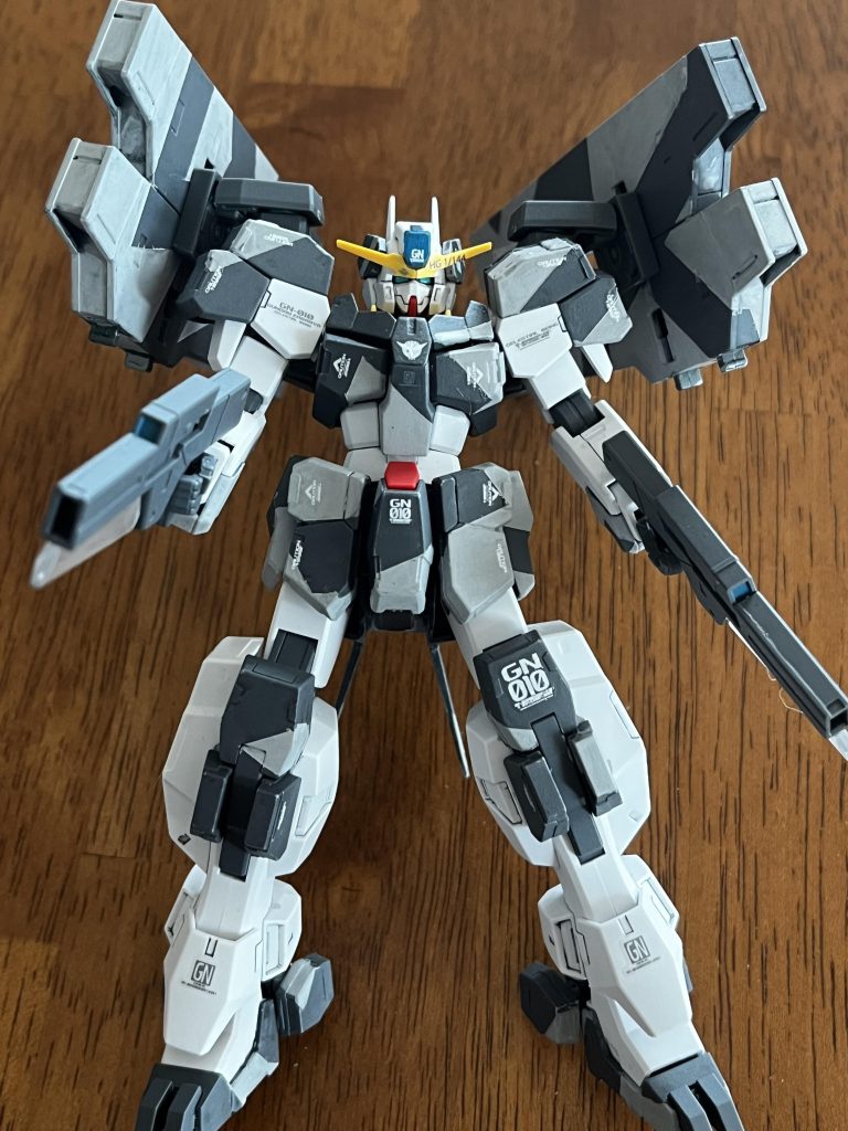 サバーニャの最終決戦仕様、ホルスタービットが増えてかっこいいんですけど、デカ過ぎてかさばるんですよね、、、今回は試験仕様という設定なので、腰のホルスタービットは外してます。(あれがあると本当に持ちづらいの)
