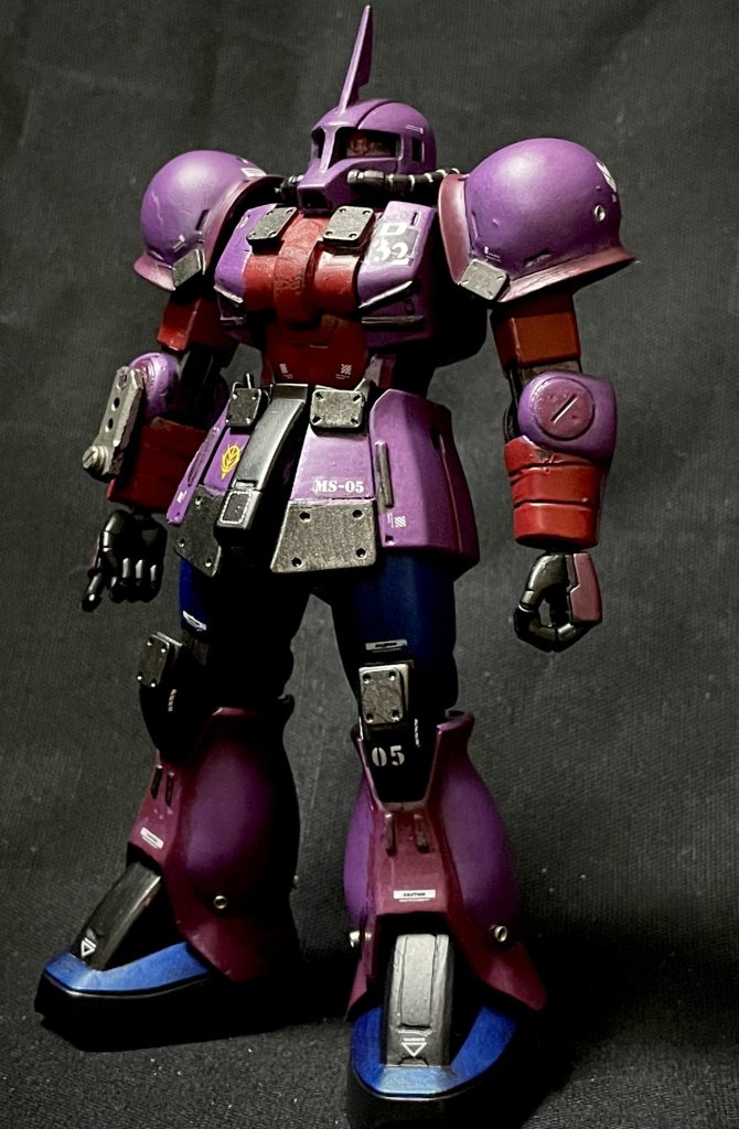 MS-05Q型は【ザクⅡが主力となる中、ザクⅡの技術を取り入れてザクⅠをアップデートしてエースに配備された機体】という認識のもと作成しています。