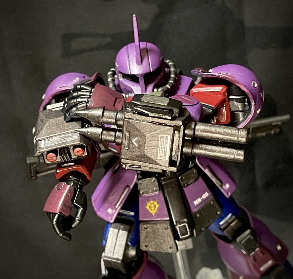 シールド付き二連ミサイルランチャーは、ゲルググ量産型についてくる三連ミサイルランチャーと小盾をニコイチにしたようなイメージマークIIのシールド裏側の予備マガジン(?)と、ビルダーズパーツで表現いろんな手パーツが入っているの嬉しい