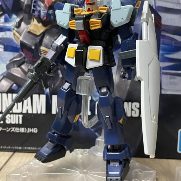 HGUCガンダムマークII をメインで使用して、ガンダムマークII試作0号機の作成を始めました。ミキシング素材で準備使用したもの🔳EG RX-78-2ガンダム袋タイプ一式（頭部、腰前後、ビームサーベル、サーベルカバー（肩アーマーを使用））🔳HGヘイズル　胴体パーツ（コックピット周り、首周りのパーツを流用）🔳HG GP01ゼフィランサス　ビームライフル、シールド🔳HGジムカスタム　肩アーマー頭部バルカンがある機体でしたので、EGガンダムの頭部を使いましたが、HGマークIIよりもパーツ細かくてイケメンでした。ジムカスタムかジムクゥエルが一式あれば良かったと思う反面、あればもったいなくてミキシング素材にはできなかった気がします。今後の改修点ふくらはぎのバーニア作成腰の延長バズーカ作成サーベルの取り出し表現臀部にスラスターディテール追加サーベルカバーに違和感あるので作り直し （2枚目）