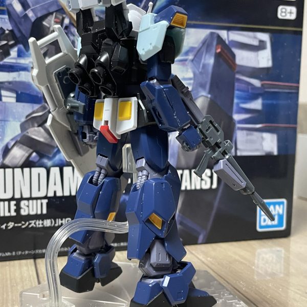 HGUCガンダムマークII をメインで使用して、ガンダムマークII試作0号機の作成を始めました。ミキシング素材で準備使用したもの🔳EG RX-78-2ガンダム袋タイプ一式（頭部、腰前後、ビームサーベル、サーベルカバー（肩アーマーを使用））🔳HGヘイズル　胴体パーツ（コックピット周り、首周りのパーツを流用）🔳HG GP01ゼフィランサス　ビームライフル、シールド🔳HGジムカスタム　肩アーマー頭部バルカンがある機体でしたので、EGガンダムの頭部を使いましたが、HGマークIIよりもパーツ細かくてイケメンでした。ジムカスタムかジムクゥエルが一式あれば良かったと思う反面、あればもったいなくてミキシング素材にはできなかった気がします。今後の改修点ふくらはぎのバーニア作成腰の延長バズーカ作成サーベルの取り出し表現臀部にスラスターディテール追加サーベルカバーに違和感あるので作り直し （5枚目）