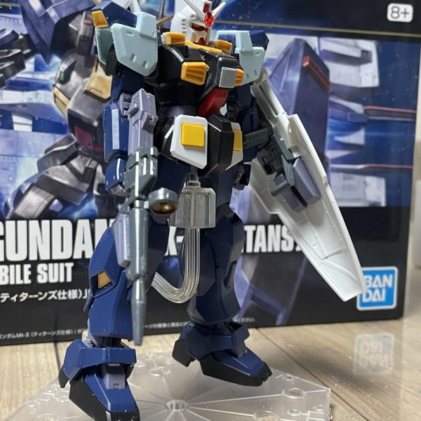 HGUCガンダムマークII をメインで使用して、ガンダムマークII試作0号機の作成を始めました。ミキシング素材で準備使用したもの🔳EG RX-78-2ガンダム袋タイプ一式（頭部、腰前後、ビームサーベル、サーベルカバー（肩アーマーを使用））🔳HGヘイズル　胴体パーツ（コックピット周り、首周りのパーツを流用）🔳HG GP01ゼフィランサス　ビームライフル、シールド🔳HGジムカスタム　肩アーマー頭部バルカンがある機体でしたので、EGガンダムの頭部を使いましたが、HGマークIIよりもパーツ細かくてイケメンでした。ジムカスタムかジムクゥエルが一式あれば良かったと思う反面、あればもったいなくてミキシング素材にはできなかった気がします。今後の改修点ふくらはぎのバーニア作成腰の延長バズーカ作成サーベルの取り出し表現臀部にスラスターディテール追加サーベルカバーに違和感あるので作り直し （3枚目）