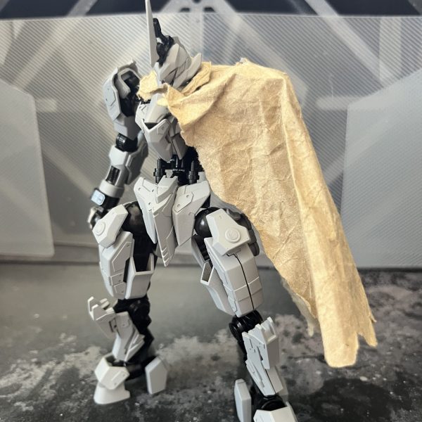  久しぶりにブレイクブレイド読み直したら異世界風ロボを造りたくなりました。んで造りました。サフ段階ですが！マントは必須( ͡° ͜ʖ ͡°) （1枚目）