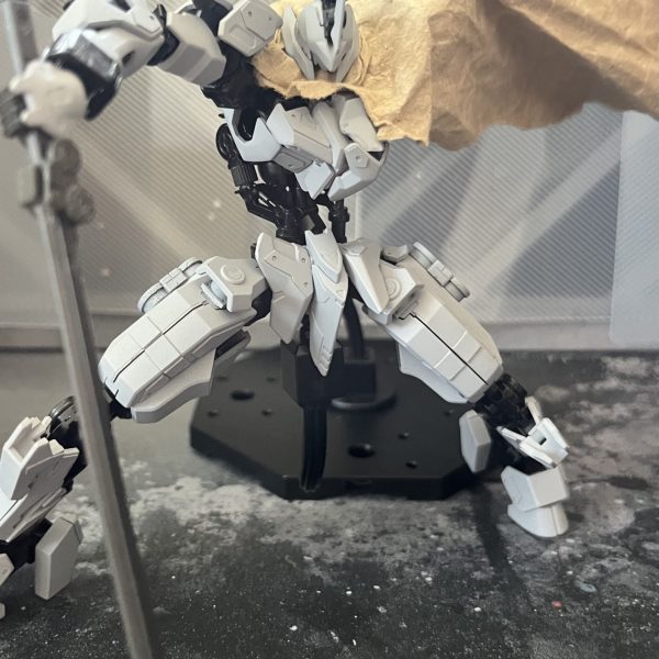  久しぶりにブレイクブレイド読み直したら異世界風ロボを造りたくなりました。んで造りました。サフ段階ですが！マントは必須( ͡° ͜ʖ ͡°) （5枚目）