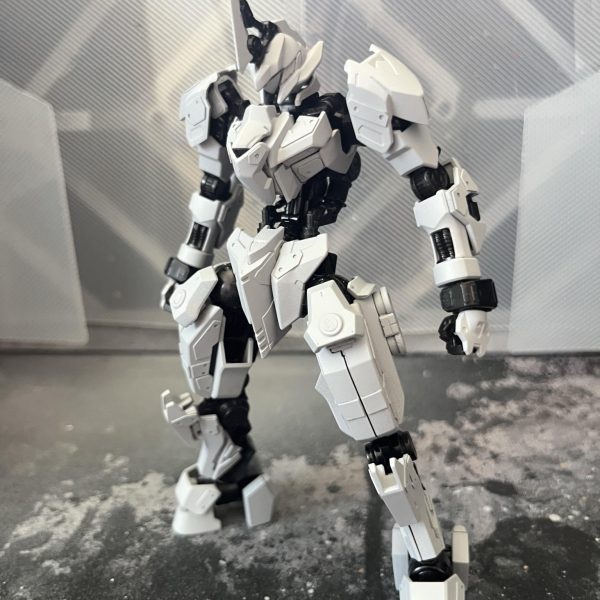  久しぶりにブレイクブレイド読み直したら異世界風ロボを造りたくなりました。んで造りました。サフ段階ですが！マントは必須( ͡° ͜ʖ ͡°) （2枚目）