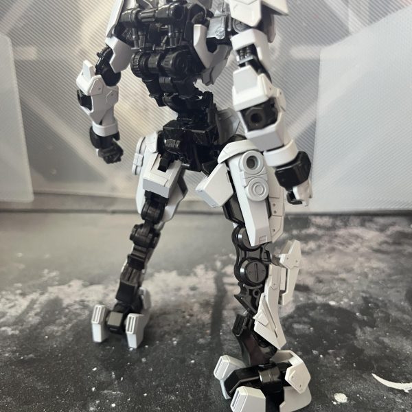  久しぶりにブレイクブレイド読み直したら異世界風ロボを造りたくなりました。んで造りました。サフ段階ですが！マントは必須( ͡° ͜ʖ ͡°) （3枚目）