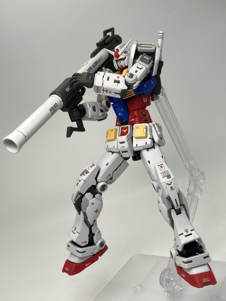 バズーカも一丁付属、伸縮ギミック搭載ですが塗膜が剥がれそうなので割愛😉