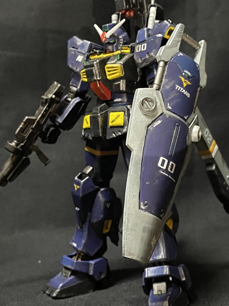 本体の改修に使用したキット EG RX-78-2ガンダム 頭部、フロント、リアスカートHG ジムカスタム 肩部アーマーの一部 HG ヘイルズ ボディパーツの一部 ジャンク 脚部ブースター それ以外はガンダムMk-Ⅱのまま デカールはGP系のものを使用