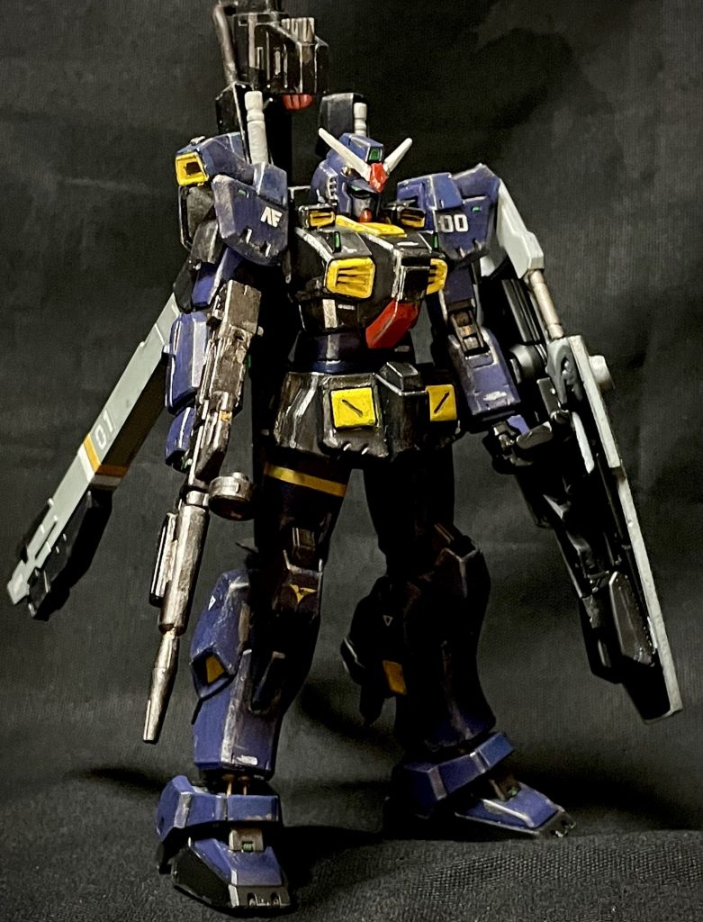 これからは、個人的に解釈追加したイメージ設定GP04で採用されていたシュツルムブースターをベースにした物をバックパックに装備可能GP03のホールディングバズーカをベースにしたバズーカには通常よりも大型の弾頭を使用試作ビームサーベルはきっとGP02の高出力設定可能かものが導入されているGP01ベースの試作ビームライフルは、ビームジュッテ機能はオミットされており、高出力の為にカートリッジ式に変更され、シールド裏に予備カートリッジが携行されているGP計画の系譜を盛り込んでいる為、開発コストが高コストとなっている