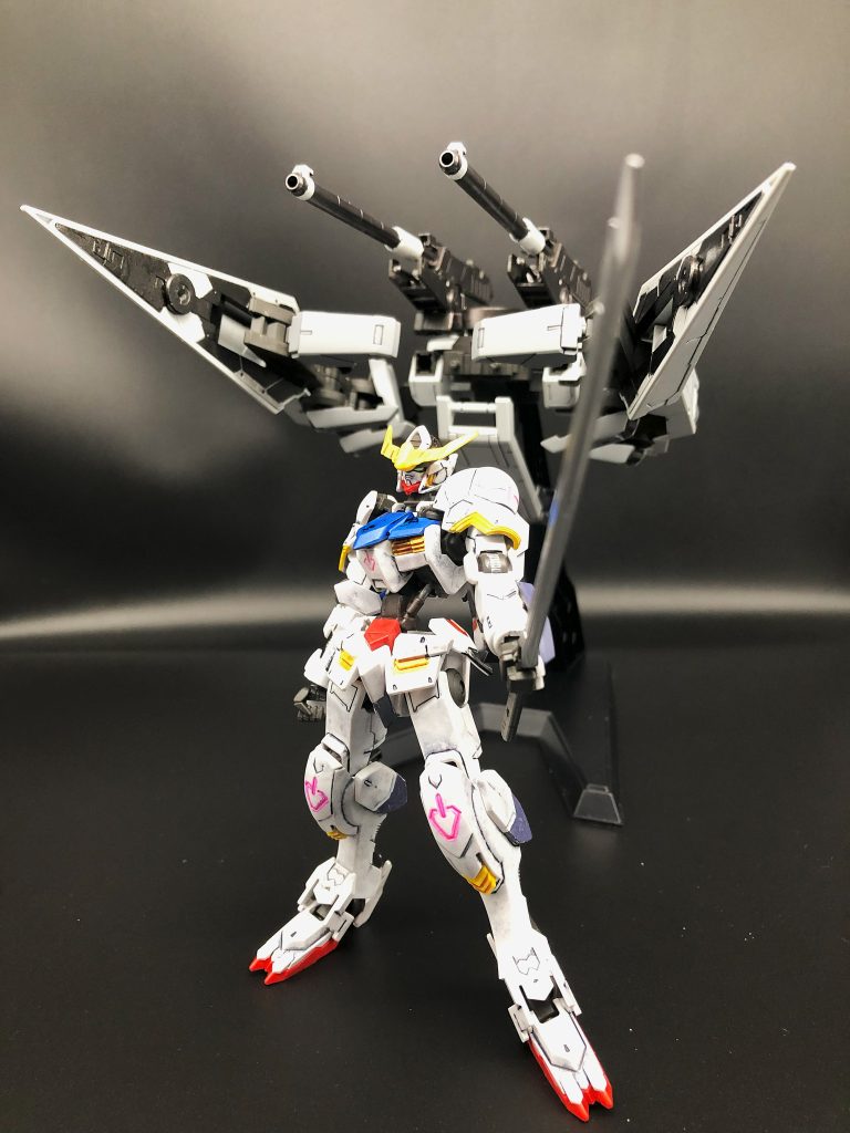 ガンダムマーカーとエナメルの墨入れのみで、デカールは貼っていません。初めてHGを製作してみましたが、ポロポロは気になりますが、何かに挑戦するには丁度いいかもと思います。ありがとうございます(gundam-kao2)