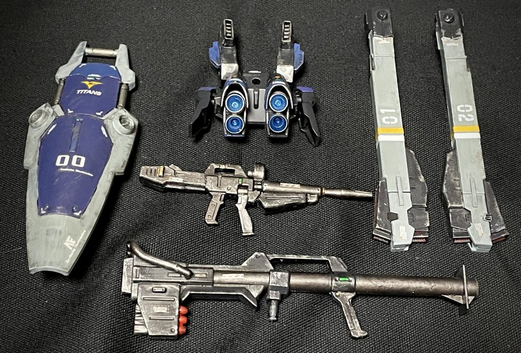 試作ビームライフルは、GP01とMk-Ⅱのものをニコイチで作成試作ハイパーバズーカはMk-Ⅱの物をベースにνのバズーカをイメージして弾頭とフック、スラスターのバックファイア防止のシールド(?)を追加