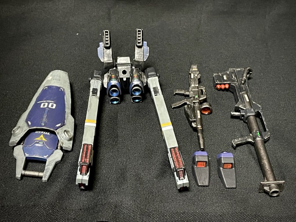 シールドはネオジム磁石固定でマークIIのシールドのようにスライドも可能 バックパックのシュツルムブースター差し替えパーツはGP01のサイドスカートを使用 シュツルムブースターは市販のプロペラントタンク角にフルアーマーガンダムのプロペラントタンクのスラスターを追加で表現