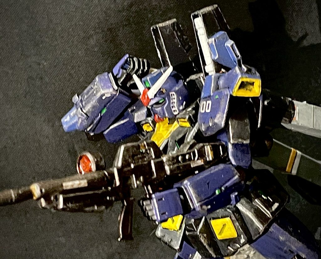 ギレンの野望 ジオンの系譜オープニングシーン試作ビームライフルを左手に装備し、バックパックに懸架している試作ビームサーベルを斜めにして右手で掴んでサイサリスへ突撃していく