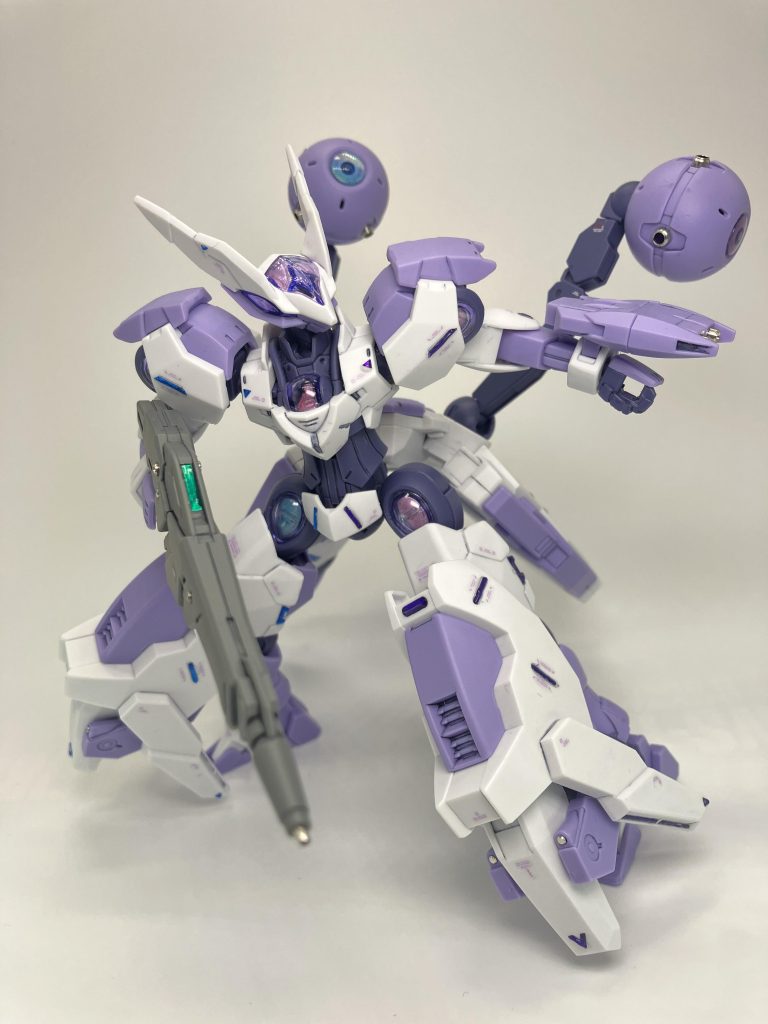 製作日記のとおり、今回はホロマーカーや30MMのメタリックデカールの実証実験もありましたのでデカールやメタルパーツは控えめ(褒めて下さい😚)と❗️思いきやオシャンティなバイオレットカラーのデカールが売ってるではないですか⁉️コレは使わねば🤪←しかし、パープルの部分はなし縛りです⛓️