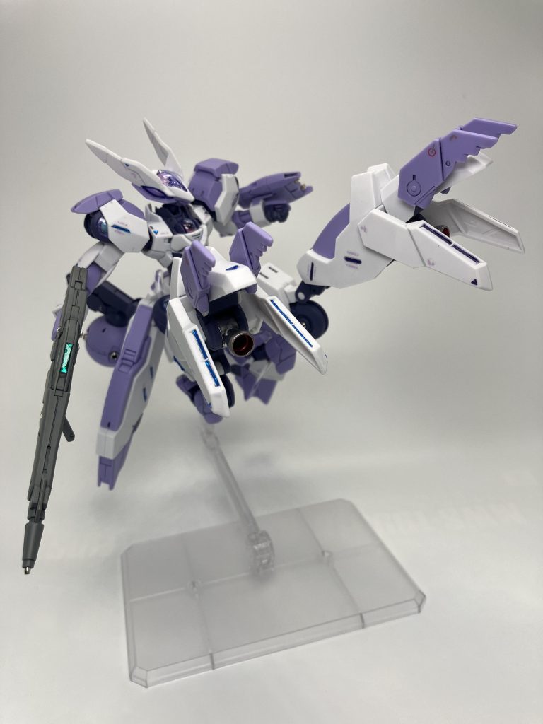 両脚部に装着された「グリーブ」はクローとして展開可能です💅ますますバーチャロンっぽい、前ダッシュ中→レバー後方+トリガーみたいな⏩🏂