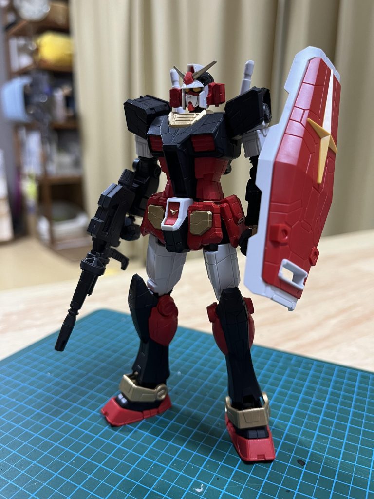 耳の飾り以外は装甲パージ可能。それなりに素体ガンダムも堪能できます。