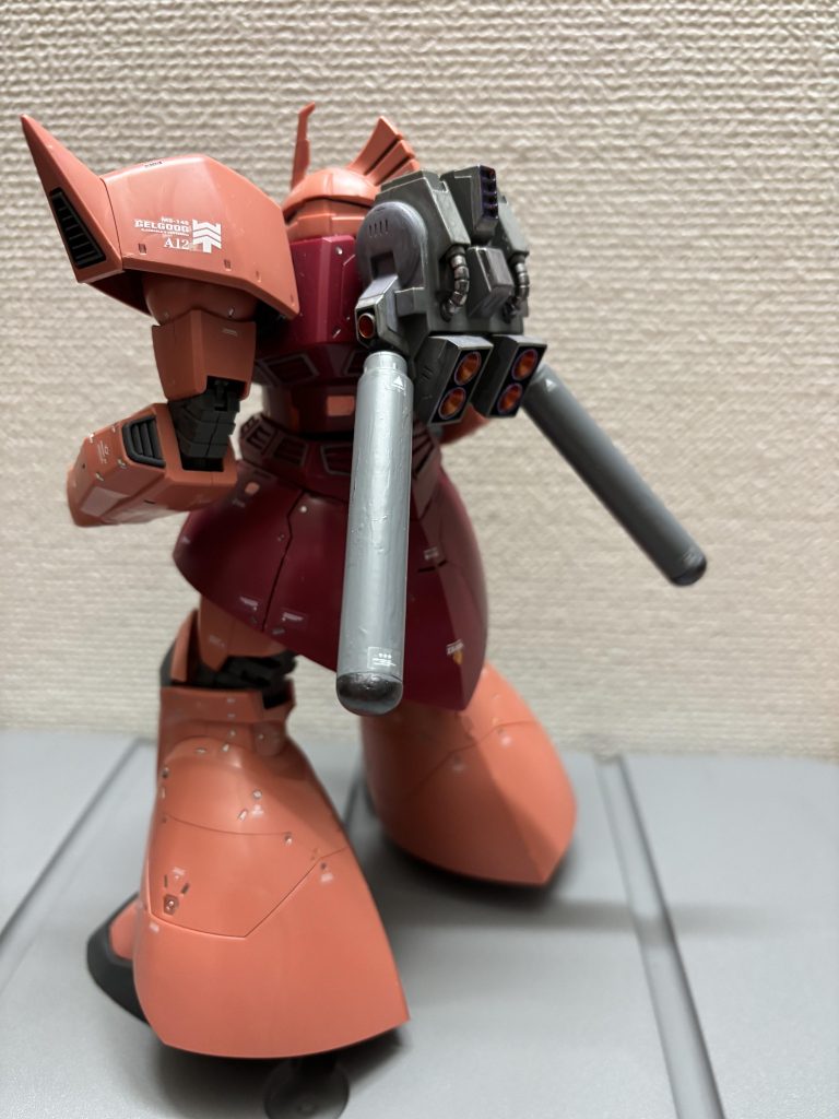 バックパックはゲルググ1.0発売当時ものを発掘して手を加えましたプラベラントタンクは蛍光ペンを分解して塗装したものです