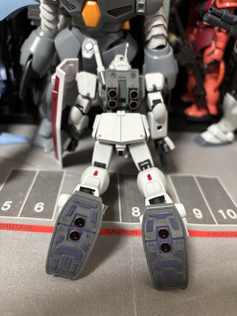 わかりにくいですがバーニア　外側グレーメタル、内側レッドメタルに　普段見えない足裏は適当に塗り分け足裏塗装が最近ブームでお馴染み化