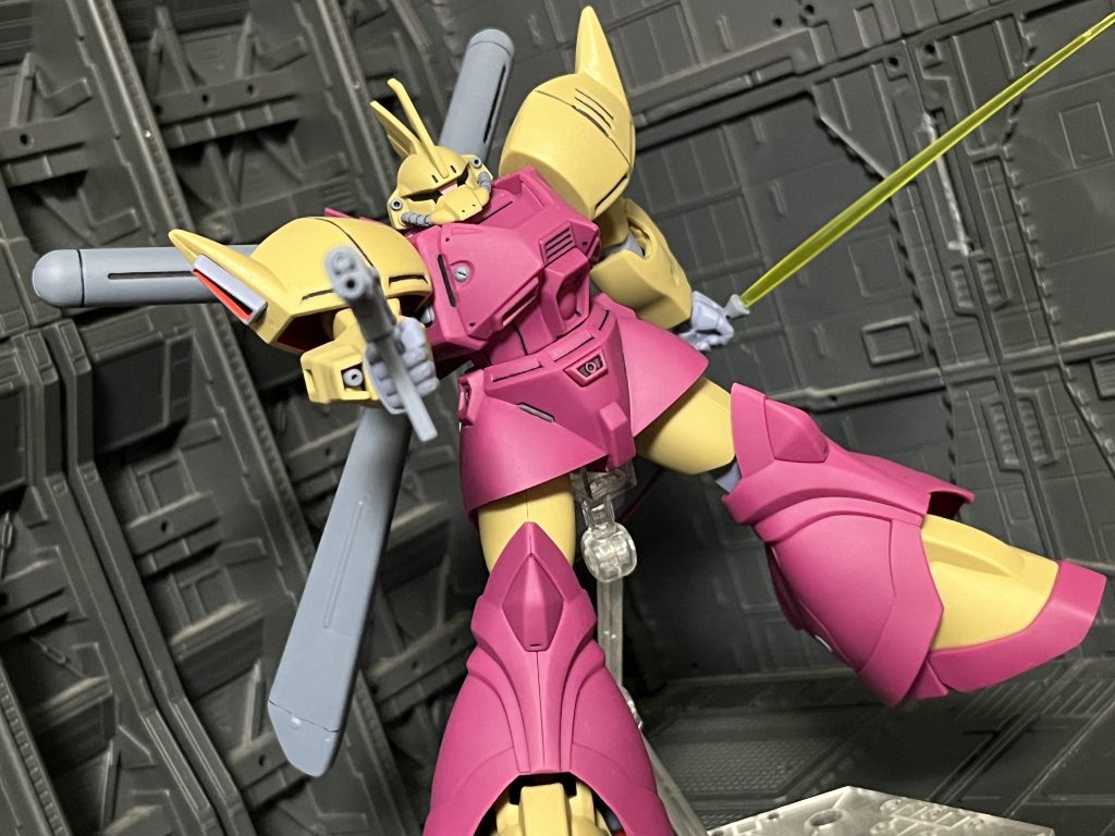 実はランナーを見ると、ベースはゲルググMのランナーなので余剰パーツとしてサブマシンガンやバックパック本体なんかも丸々付いてきます。これはこれで今後何かに使えそうなので得した気分ですね♪余談ですがバックパックのアンテナが非常に折れやすいです、これから作る方お気をつけてm(_ _)m