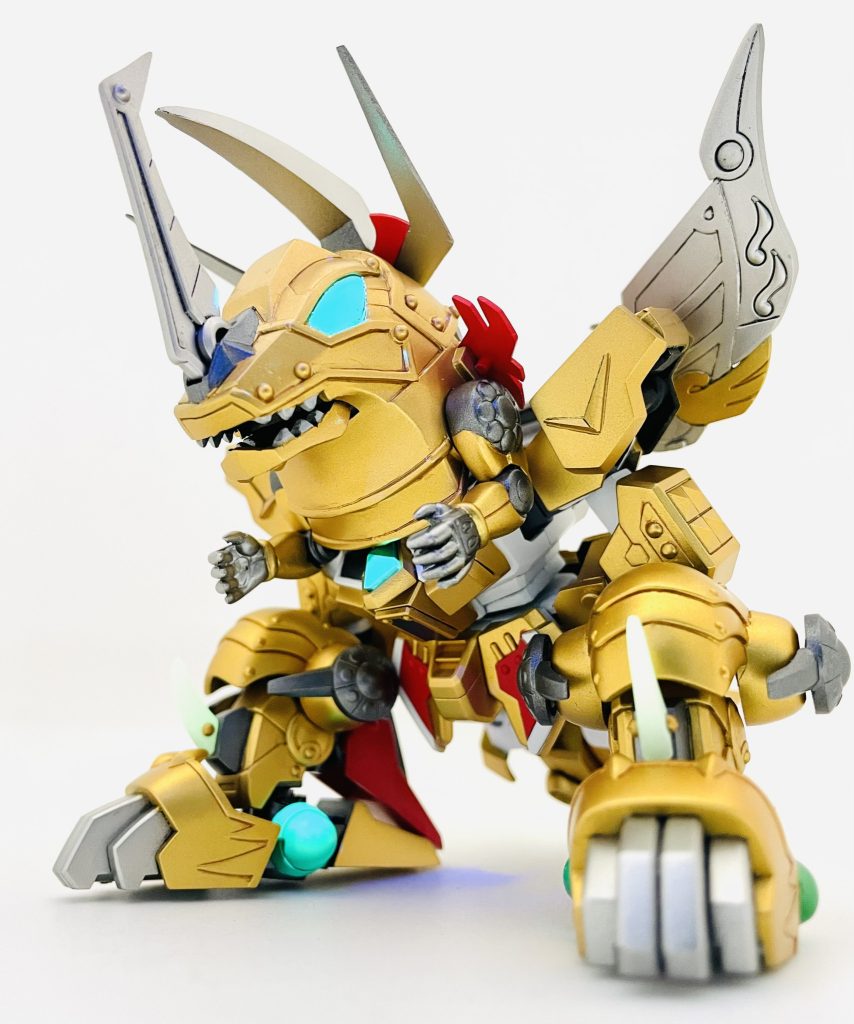 宝玉に蛍光カラー、恐竜脚のツノは犀頑駄無の蓄光パーツを活かしてトップコートのみ。