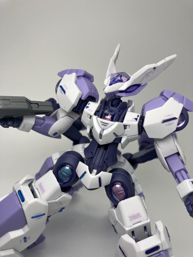 トップコートはいつも室外のベランダで吹くんですが、強風で一部ホコリを巻き込む事案発生😅