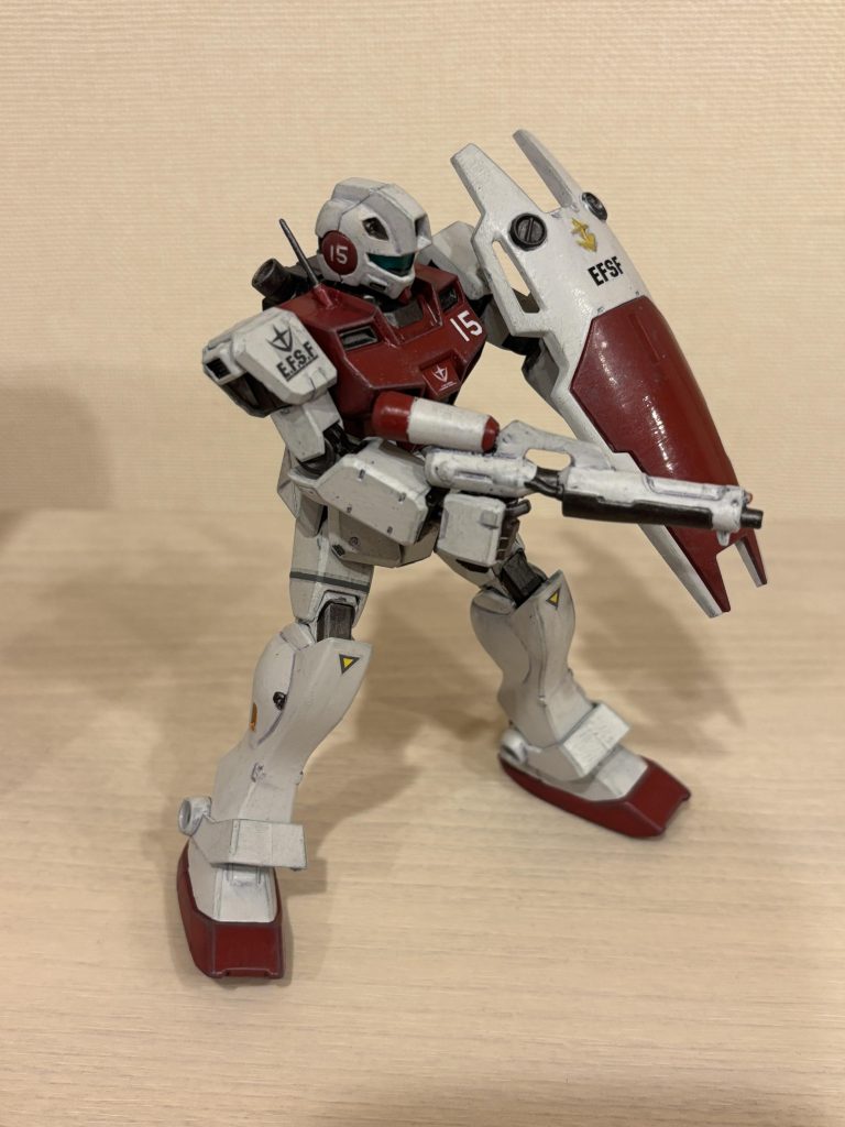 独特な形状のビームガンもかっこいいです(gandam-hand2)