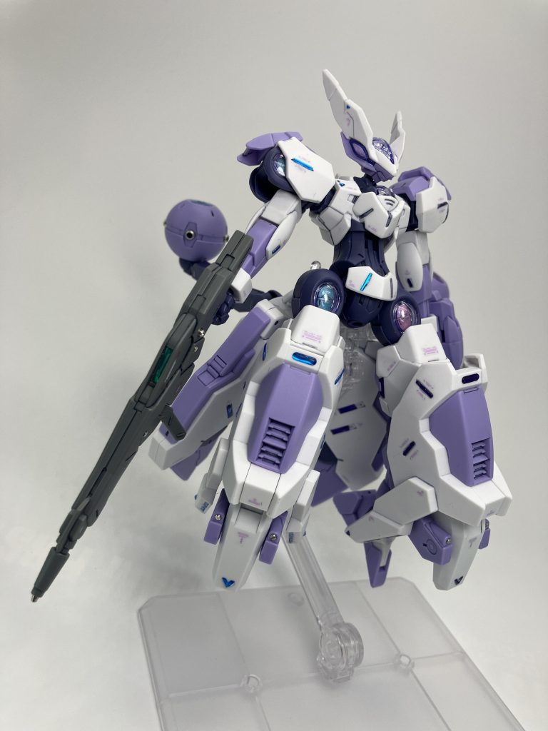 メタリックシールの上からレジン液を塗布するんですが細いシールは2回塗布、コレが失敗で表面が一部凸凹やらハミ出したりしました😵💫