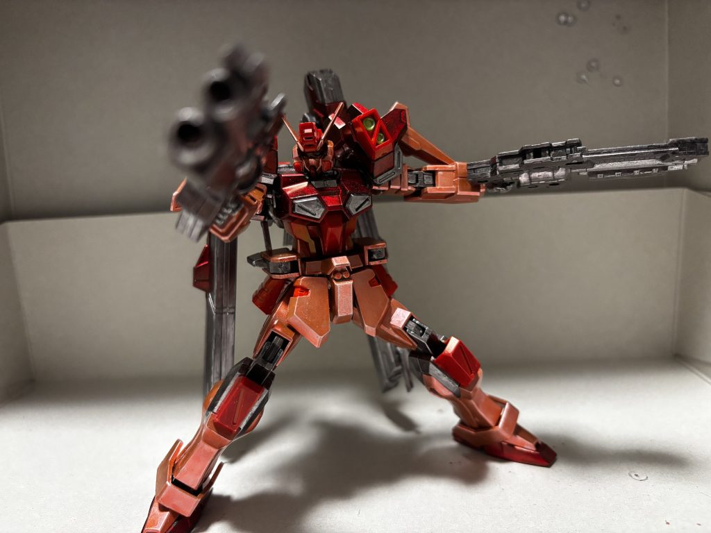 赤いガンダム…？–2枚目/制作者：クロ