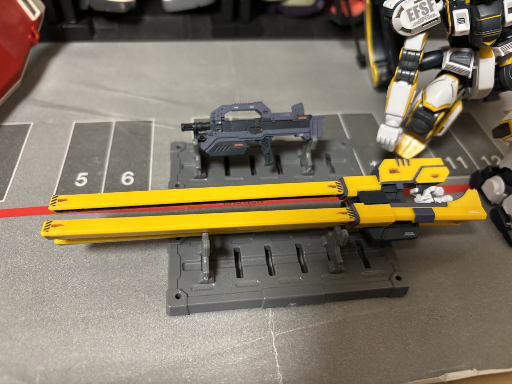 特に武器は単色ではなく色分けで情報量　増やしました