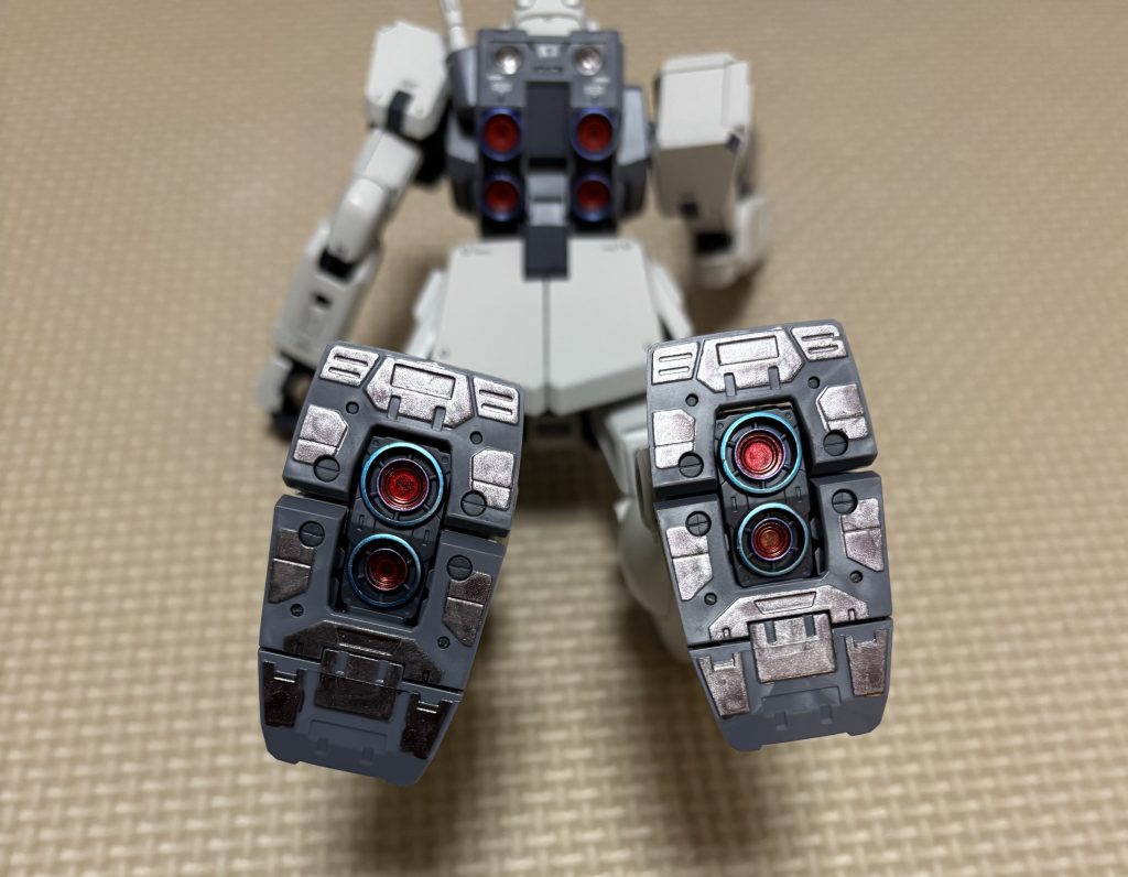 足裏今回はグレーメタルで塗り分けバーニアは外側ブルーメタル内側はバイオレットメタル