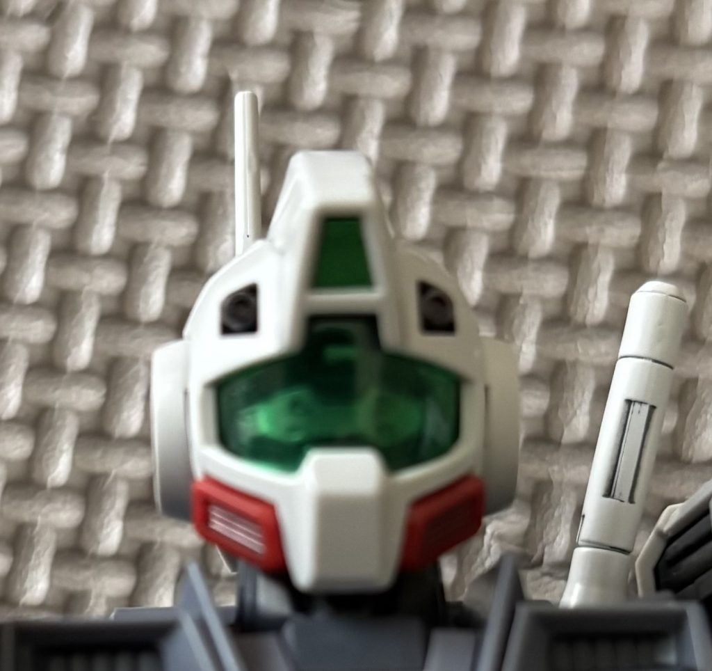 頭はバイザー内カメラ、センサー塗り分け