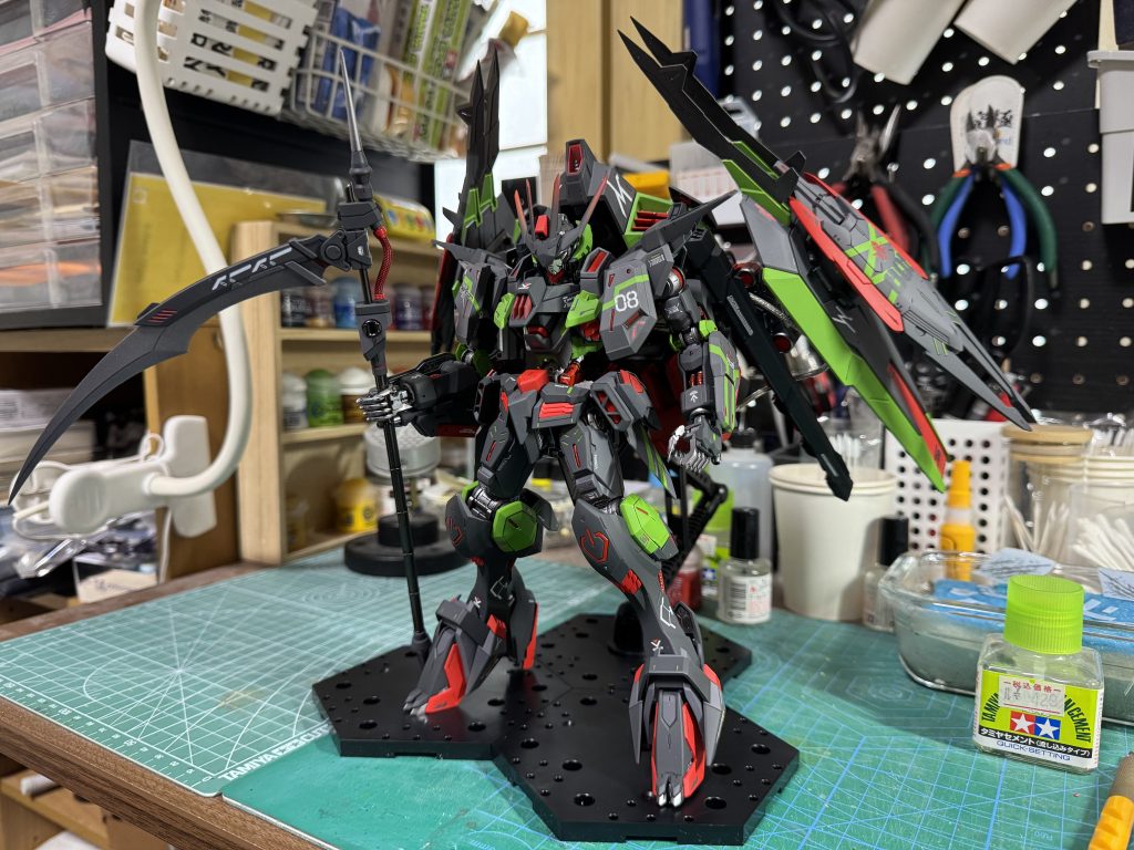 最後に卓上撮り📸此方実はX(旧Twitter)内、ISPWC2025というモデラー同士の1対1バトル的な企画で作製しました❗️だいぶ前からフォビドゥンとバルバトスを合わせたかったので夢が叶って良かったです❗️👍頑張って作ったので是非ご覧ください🙇♂️