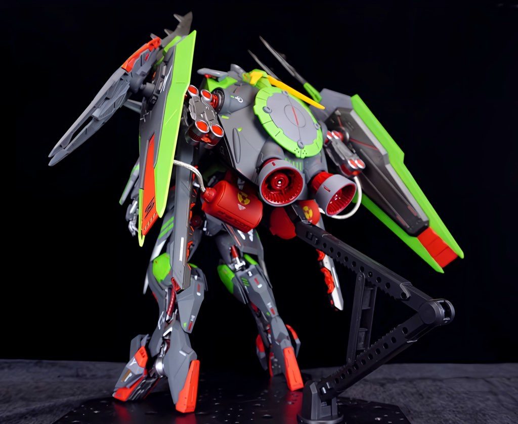 バックショット📸分かりづらいかと思いますがバックパックにタンクを追加してパイプはメッシュパイプに変えてそのタンクにパイピングしてます👍