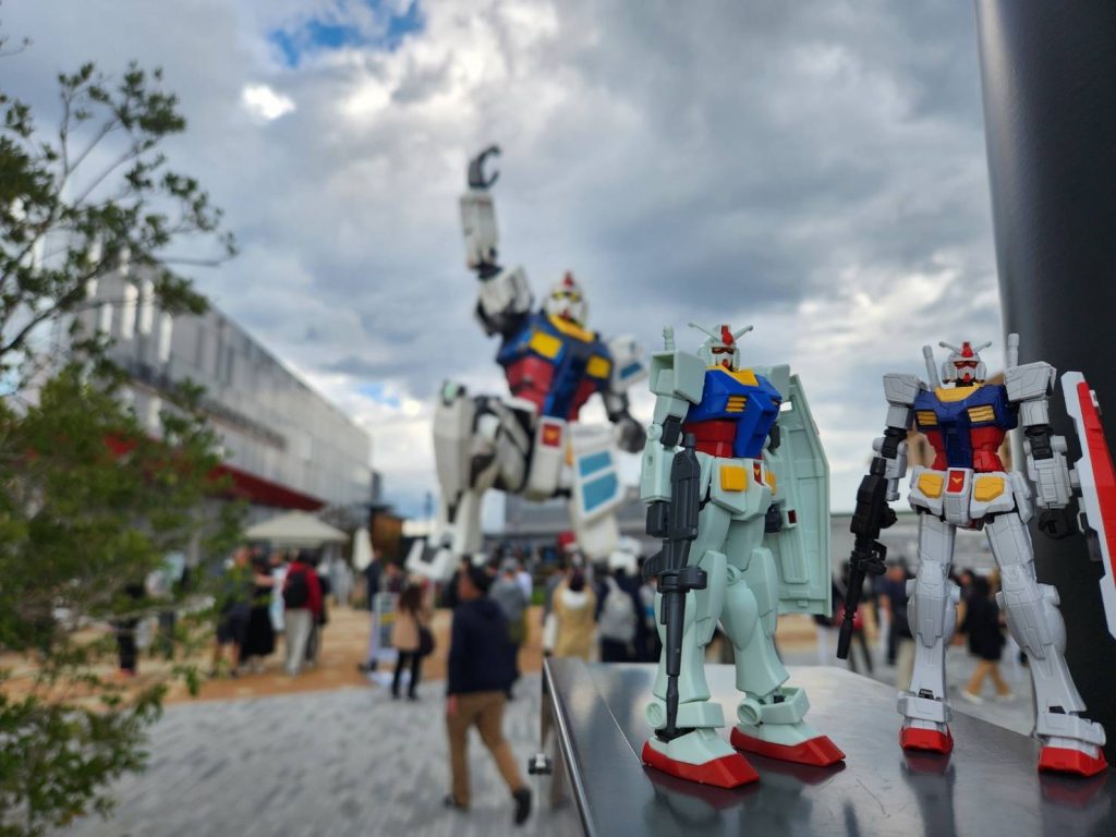 万博ガンダムとガンプラで写真撮ろう！！–2枚目/制作者：じらぁど・しゅぷりがん（Poorman）