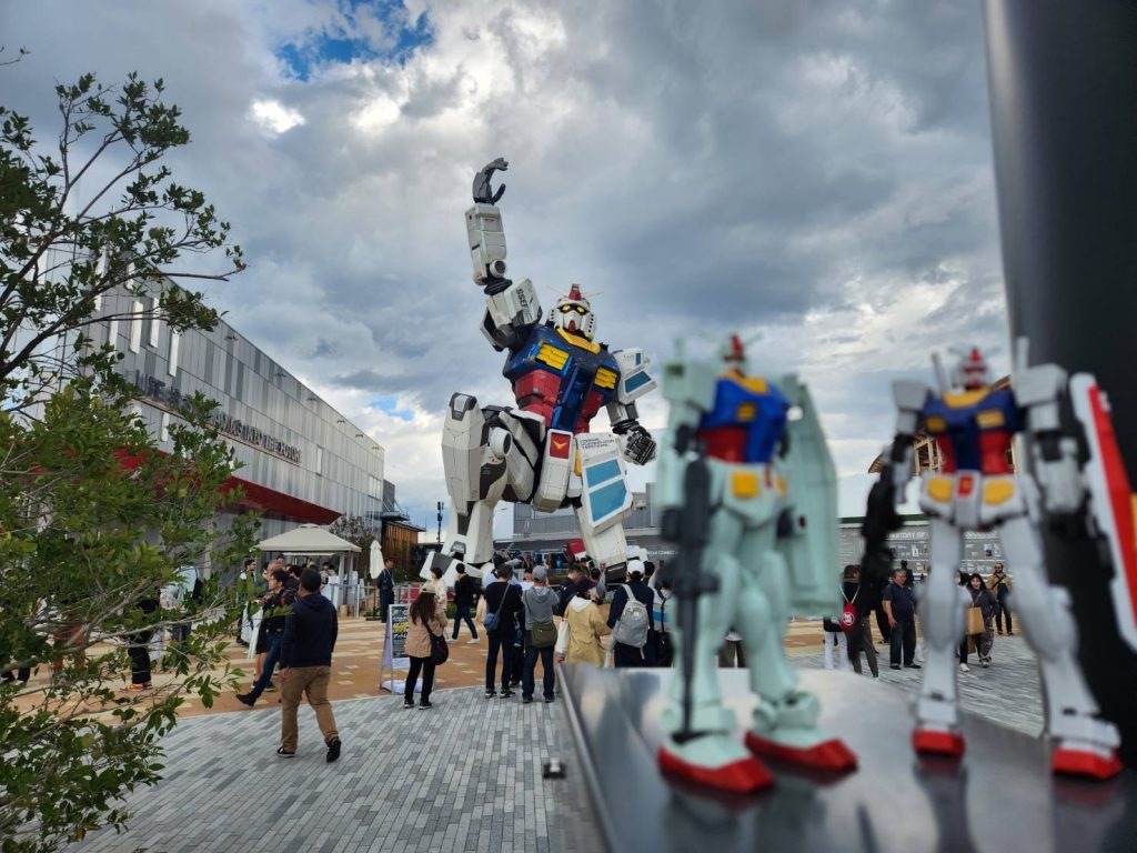 万博ガンダムとガンプラで写真撮ろう！！–3枚目/制作者：じらぁど・しゅぷりがん（Poorman）