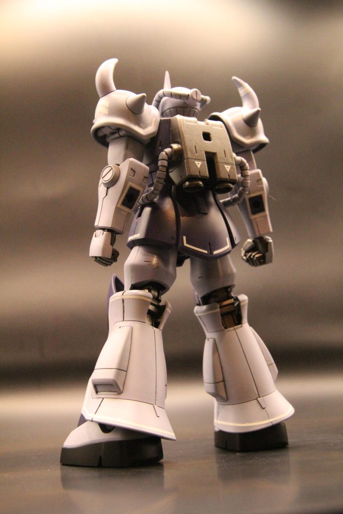 ただ今回はザクに続き、藤色を基調にしたカラーにしたい！と思ったものの仕上げてみたらブルーの色合いが強く出て、結局原作のグフに戻した？感じに…調色は奥深い💧