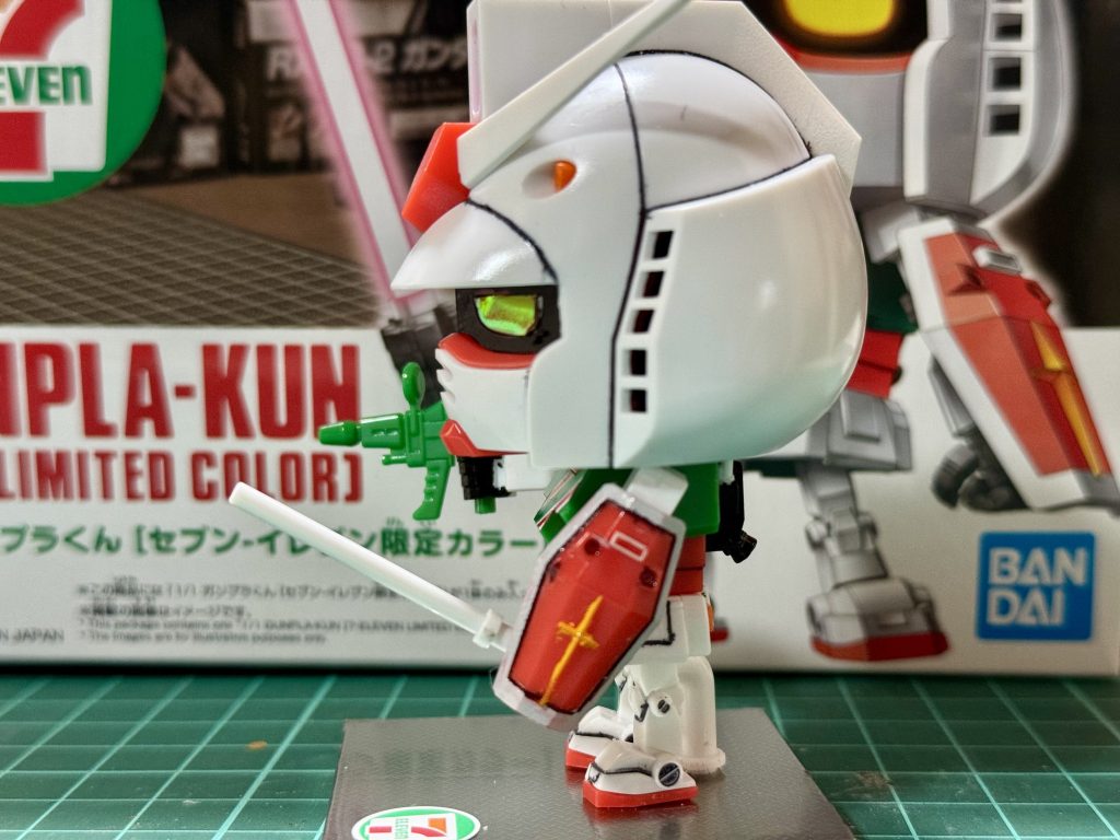 全体2 頬ダクト付近の段落ちモールド化。ダンモ0.3mmでモールド化。シールドはもう雰囲気で…