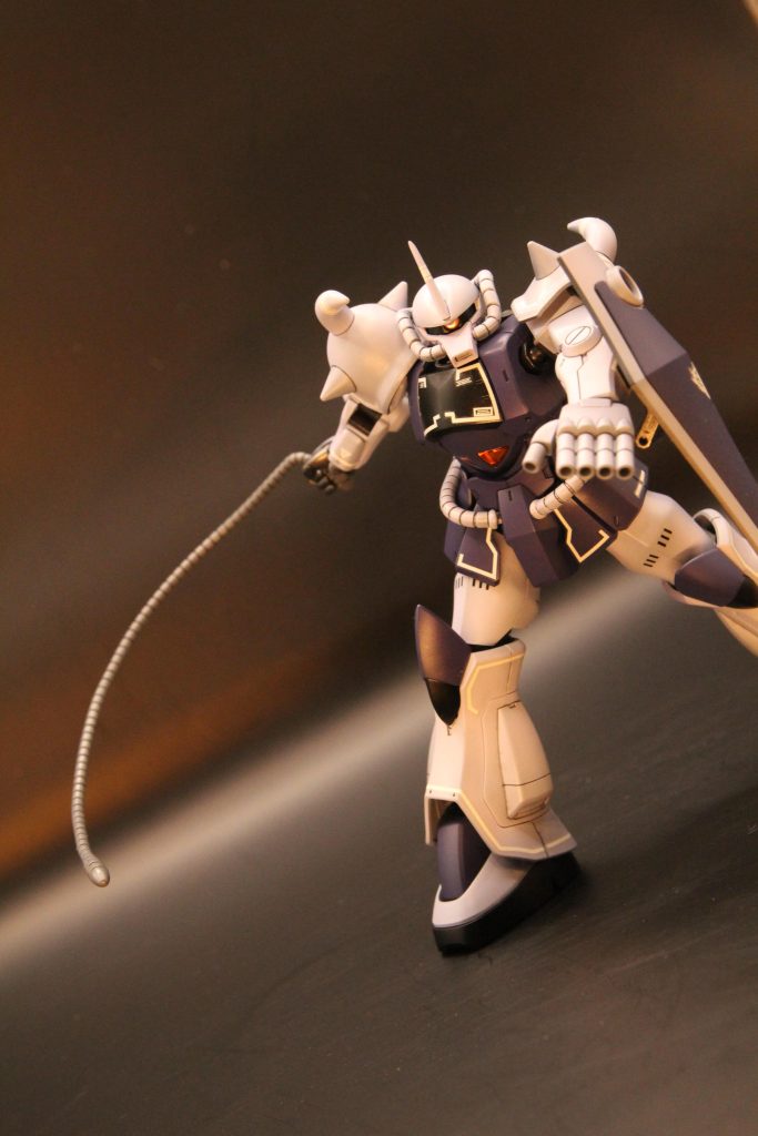 今回もモノアイはクリスタルシール、腹部のオレンジは裏面にスターブライトシルバーを吹いてキラッと。←ここは本来光るのか！？