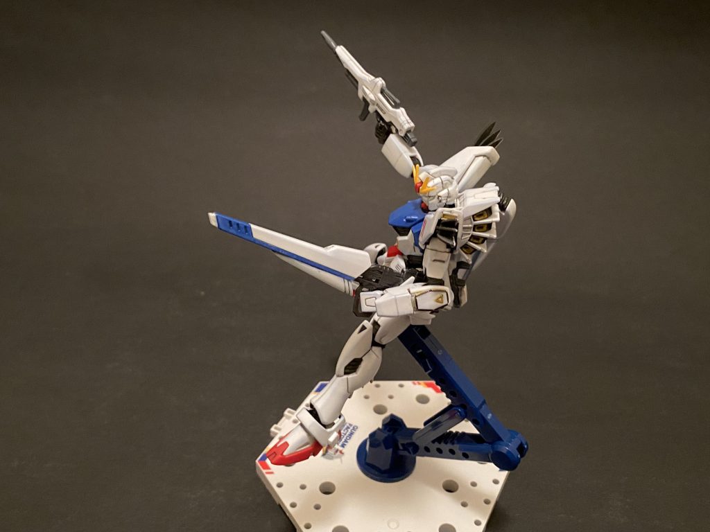 しかしまぁ、よく動くので、カッコいいポーズは取りやすい