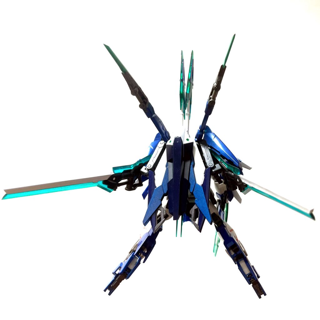 後ろはこんな感じです。X字に拡がるシルエットがいいですねぇ