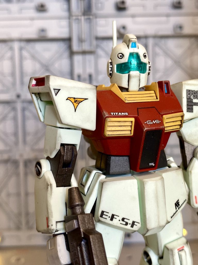 原作ではティターンズの機体として出ていたので、肩のデカールはティターンズのマークにしました。