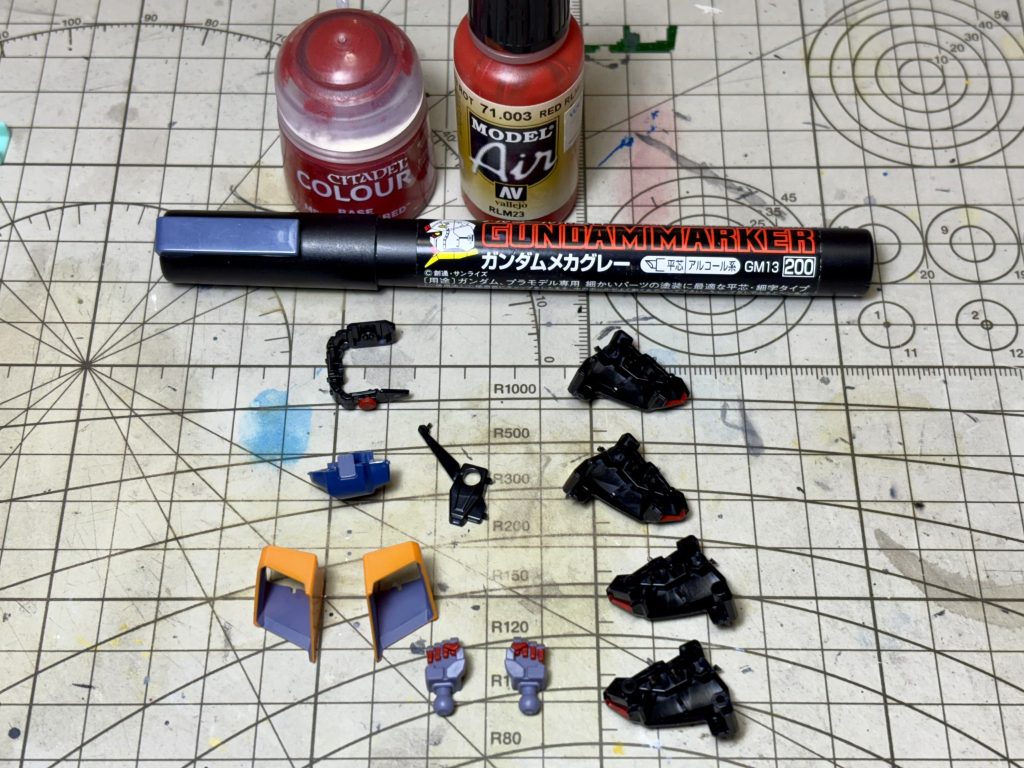 部分塗装はシタデル、ファレホ、ガンマカです。メカグレーは、調色しなくてそれっぽい色が用意されているので助かります(笑)黒いパーツには、まずシタデルで下地を塗って、ファレホを重ねることで発色がよくなりました。さて、自分の中で急にバーザム祭りが始まりましたが、おそらく次もバーザムです(笑)お楽しみに!